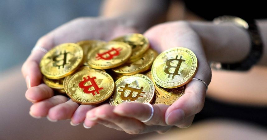 加密貨幣平台錯匯2.2億鉅款「7個月後才發現」 澳女買豪宅名車揮霍…悲慘下場出爐
