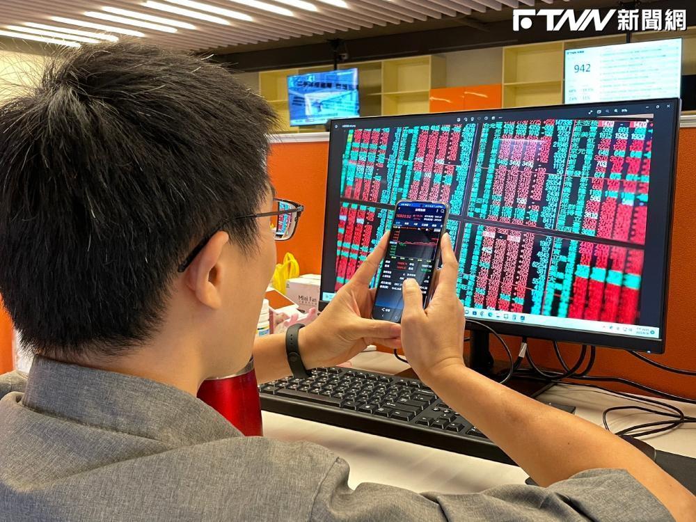 三大法人賣超62.59億元!台股漲43點外資連9賣 網憂:外資提款提不停